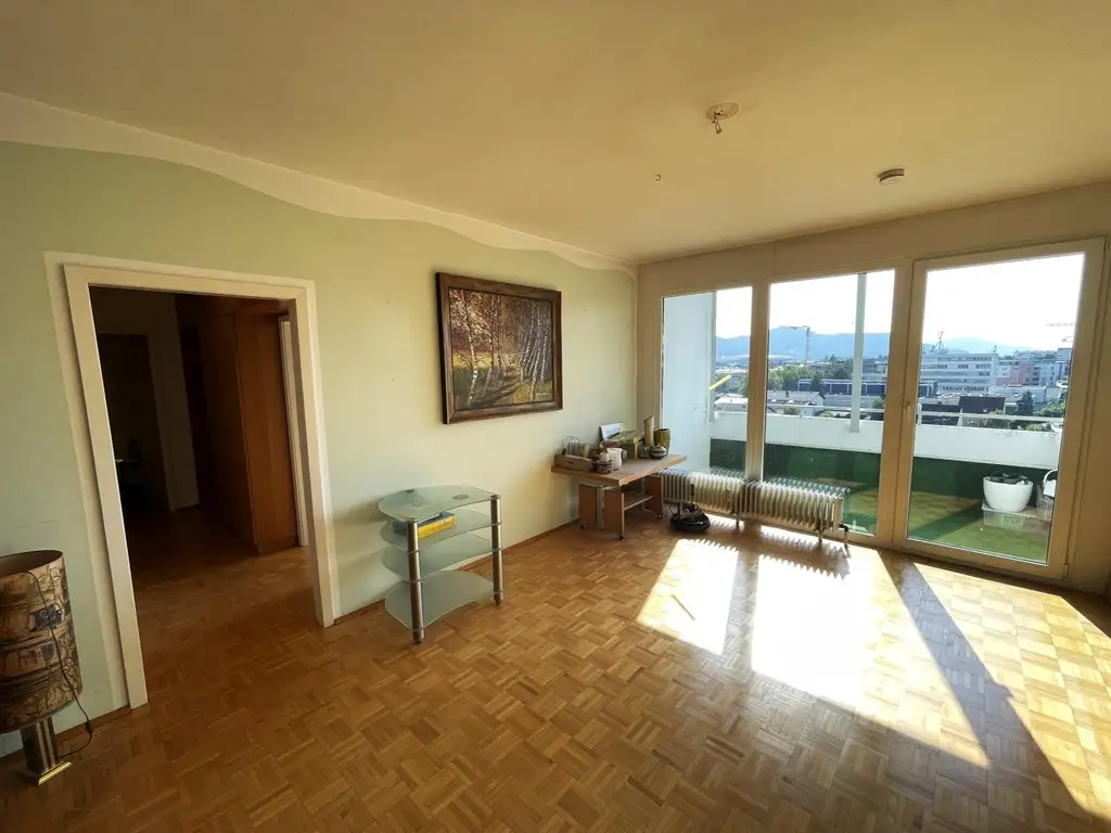 Renovierungsbedürftige Wohnung mit Loggia in Waidmannsdorf