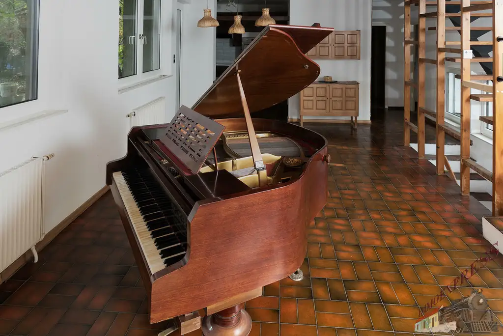 Architektenhaus mit Schwimmhalle in Ruhelage