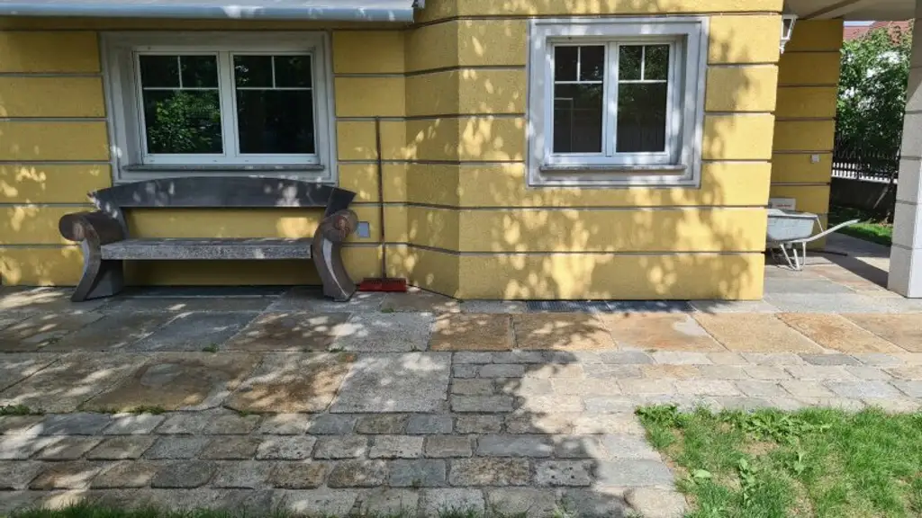 Sehr ruhige Siedlungslage - Gartenwohnung mit Garage in sehr gepflegten Haus