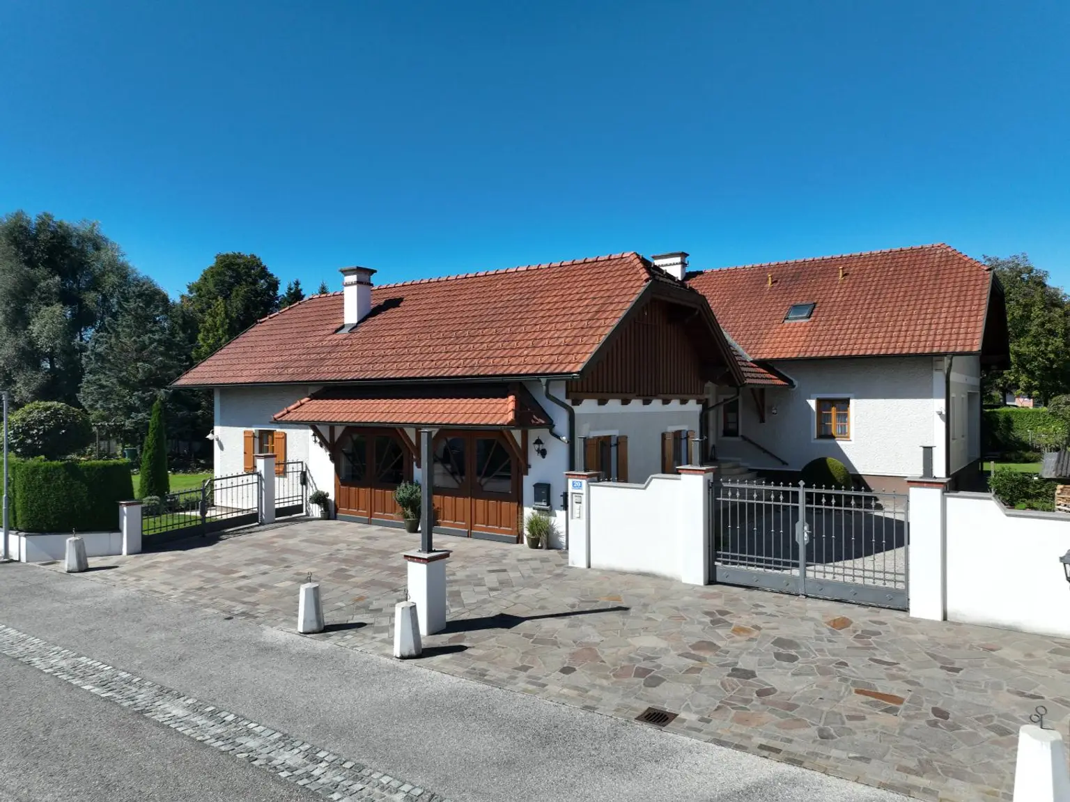 Haus auf großem Grundstück