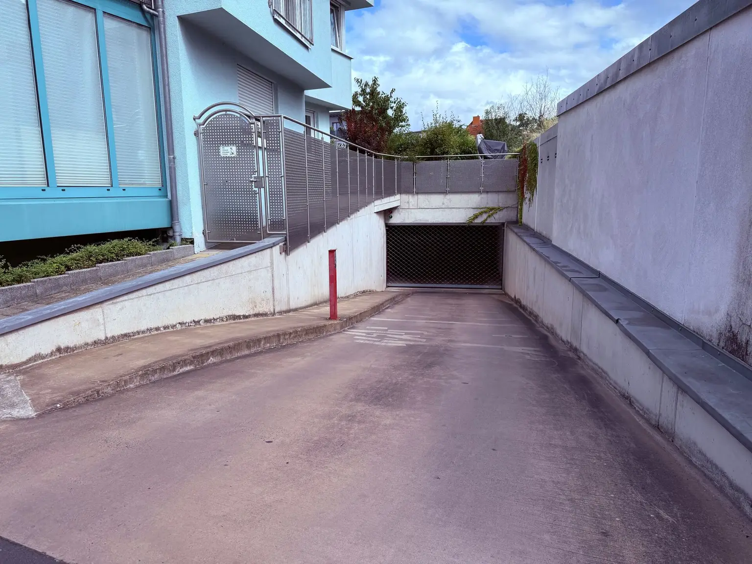 Einfahrt zur Tiefgarage