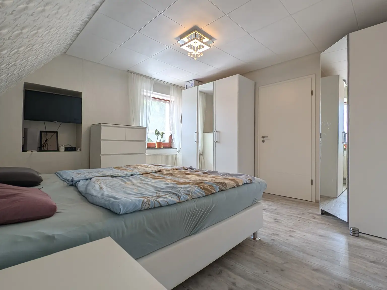 Schlafzimmer 1