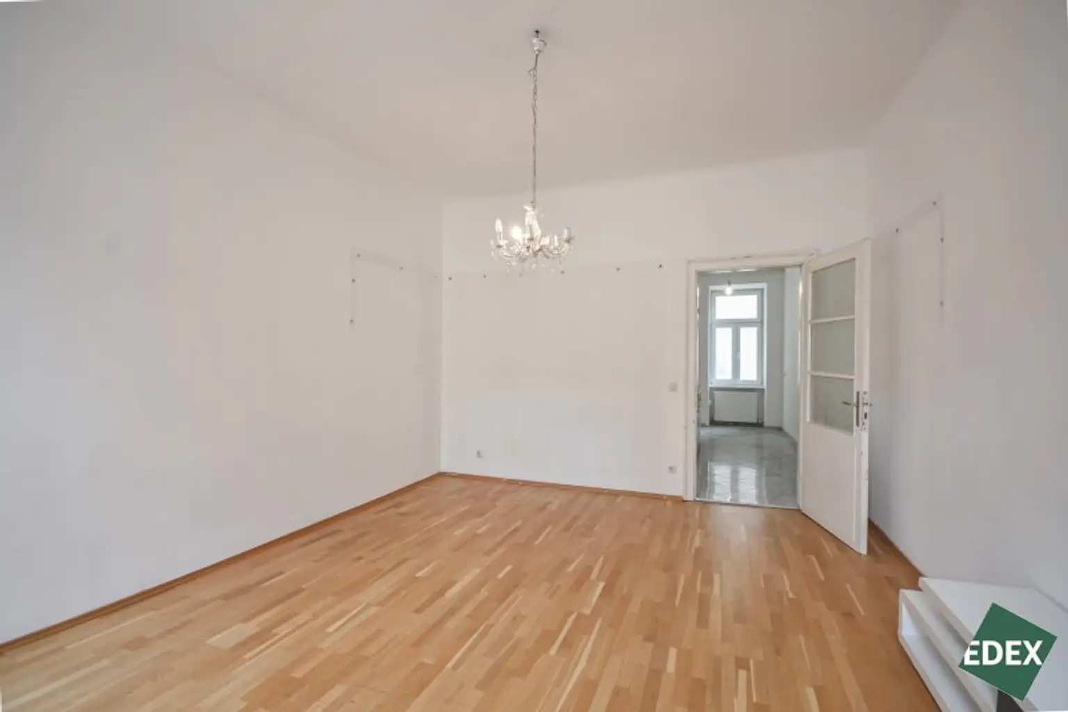 Charmante 5-Zimmer-Altbauwohnung nahe dem Schubertpark