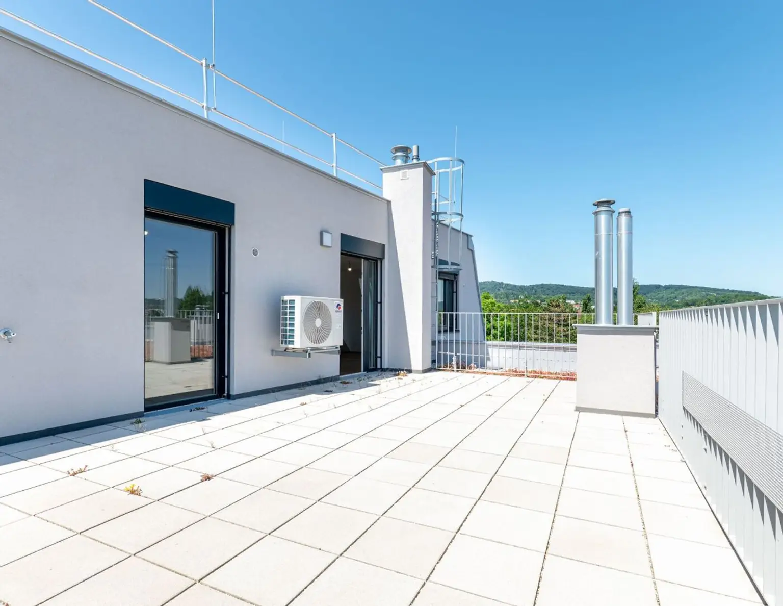 Erstbezug ab Oktober! Grandiose 4-Zimmer-Terrassenwohnung inkl. Parkplatz in Hietzing zu vermieten!