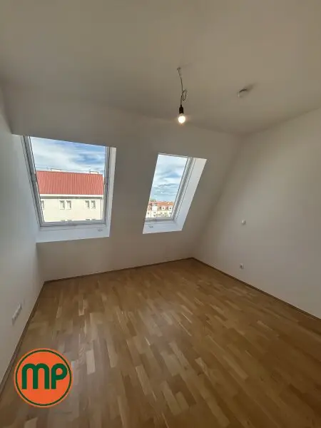 Neubau-Highlight: lichtdurchflutete 3-Zimmer-Dachwohnung mit Loggia