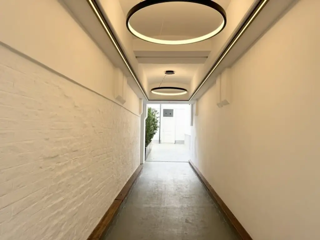 Citynah & modern: sanierte & helle 2-Zimmer-Wohnung in Bestlage zur Mariahilfer Straße