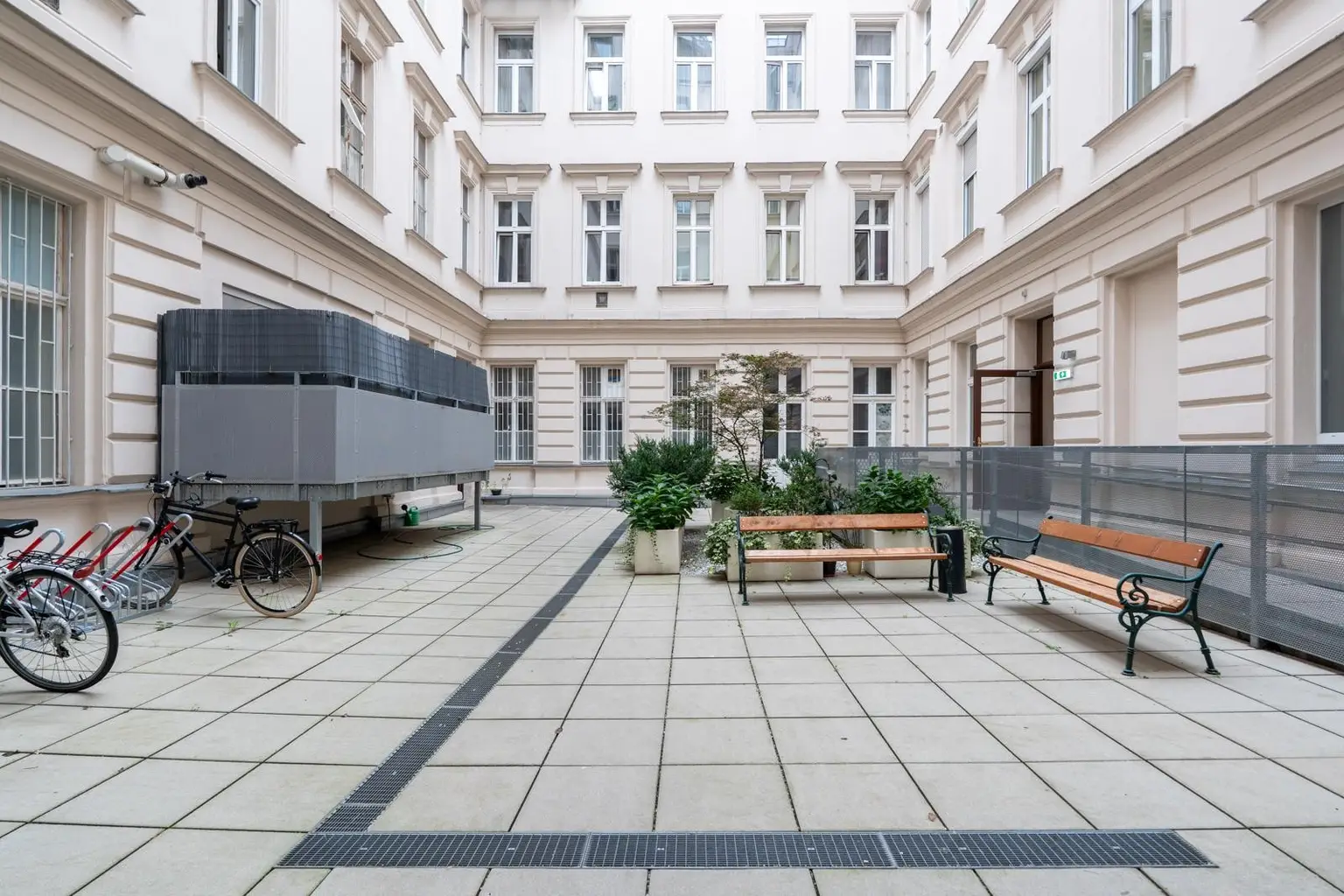 "Exklusives Wohnerlebnis im stilvollen Dachgeschoss mit Donaublick und mehr...."
