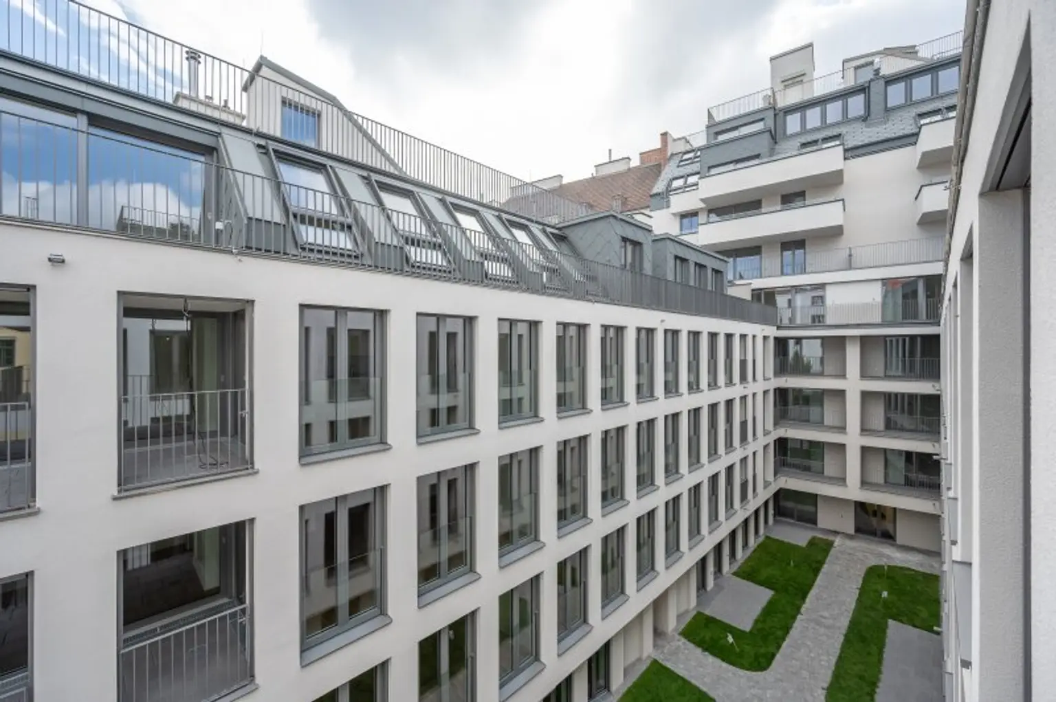 ++MOLLARD 50++ Remarkable 2-room apartment in a prime central location (2/6)