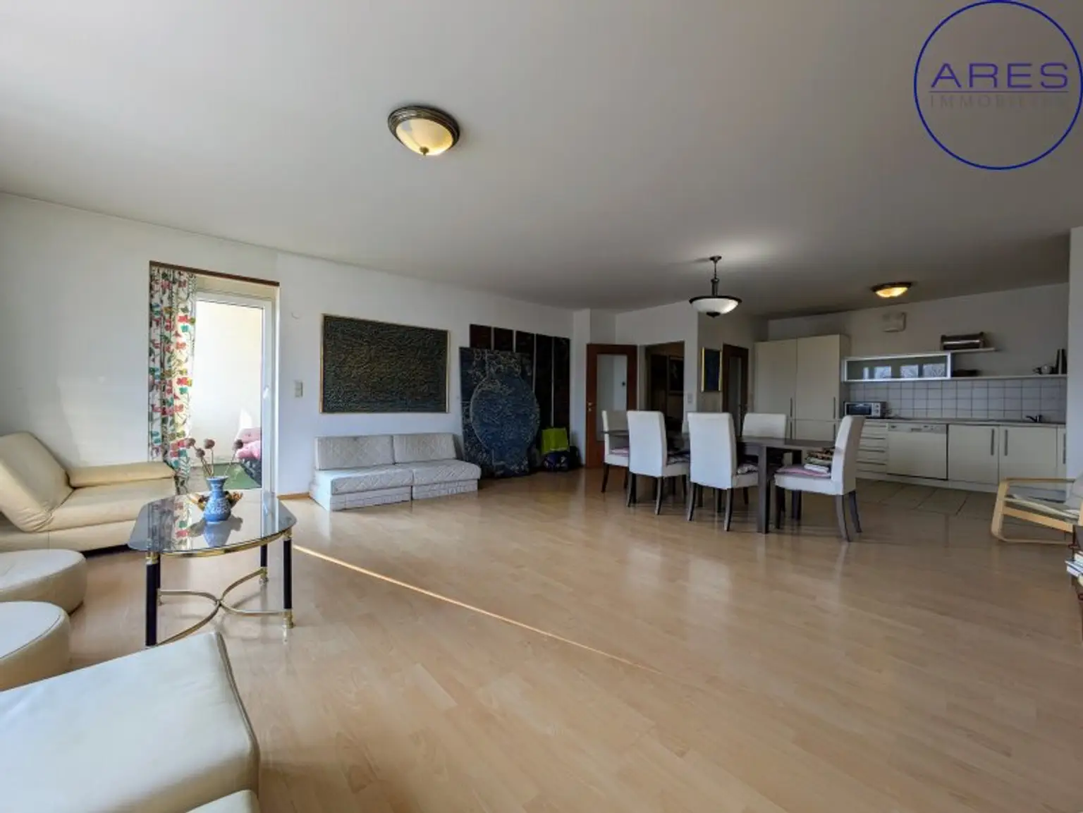Zentrale Eigentumswohnung mit Loggia, WG-geeignet