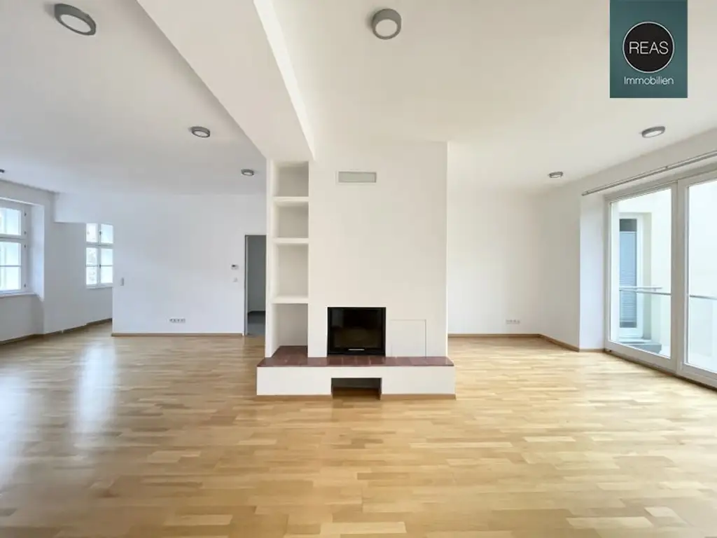 Provisionsfrei: Wunderschönes Apartment mit ruhiger Balkon-Terrasse bei der Orangerie Schönbrunn!