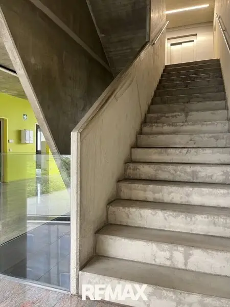Modernes Praxishaus/ Bürohaus in Hietzing mit Garage & 4 Stellplätzen