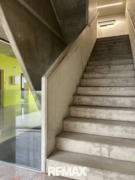 Modernes Praxishaus/ Bürohaus in Hietzing mit Garage & 4 Stellplätzen