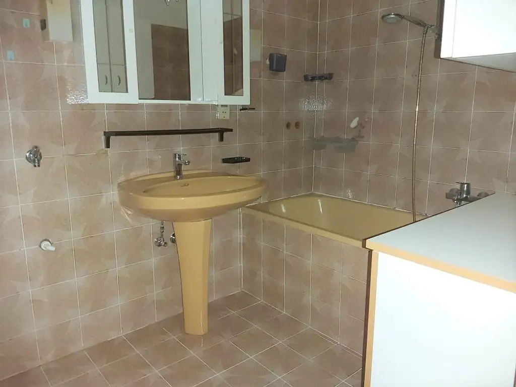 Möblierte 3-Zimmer-Wohnung mit Loggia und Carport in Mürzzuschlag zu mieten !