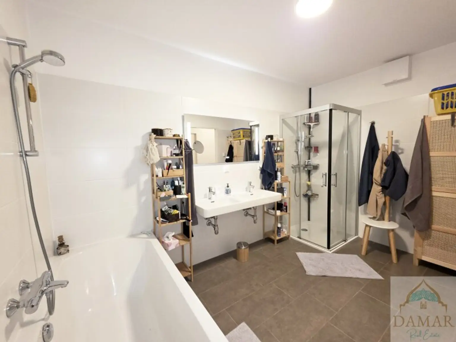 Traumhafte 4-Zimmer-Dachgeschoßwohnung mit großer 65m² Terrasse und Garagenplatz in 1220 Wien – Jetzt zugreifen!