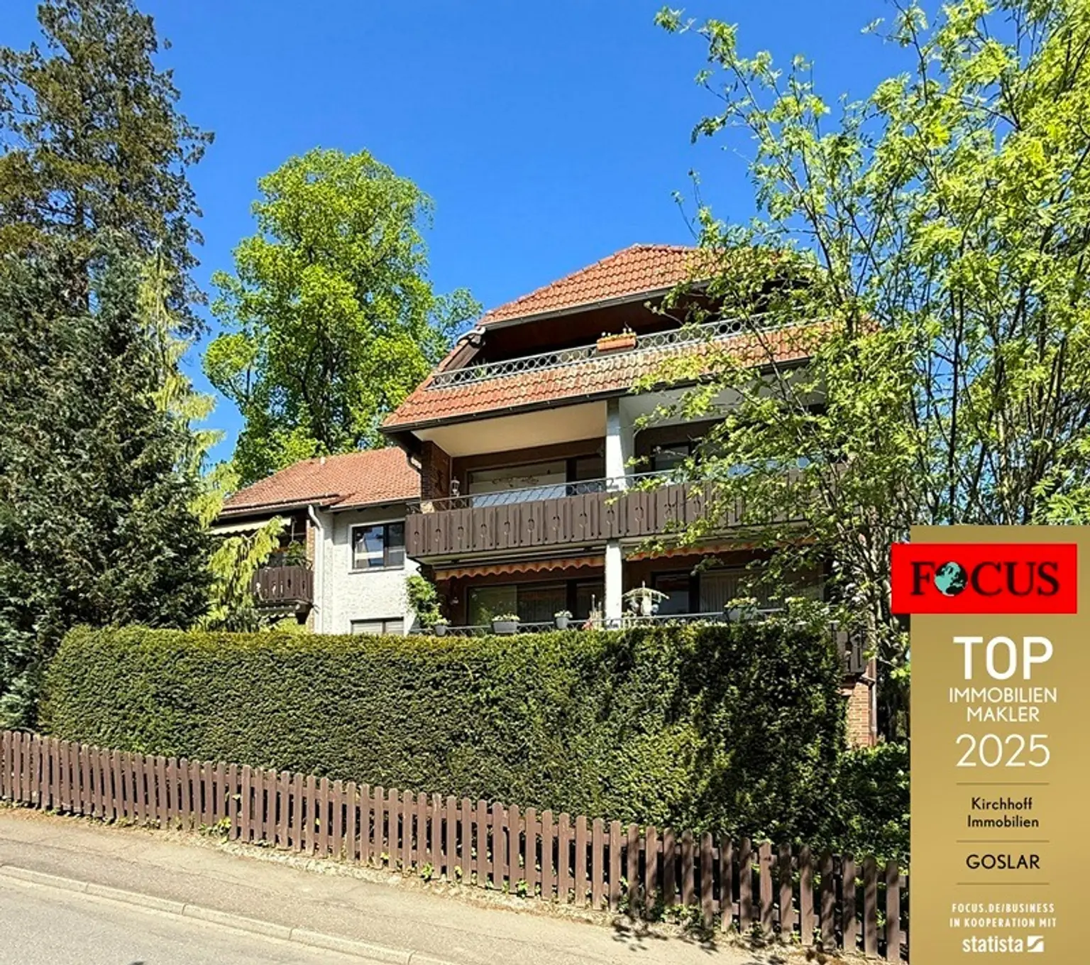 Dachgeschoss-Wohnung mit Burgbergblick, 2 Balkonen und Garage in Bad Harzburg