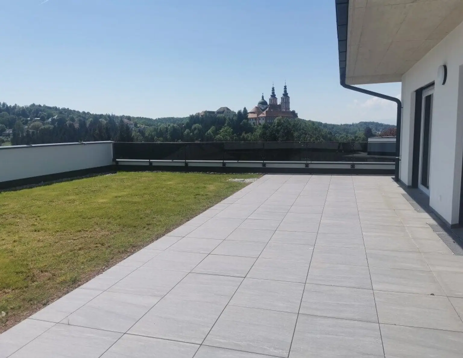 Erstbezug: Luxuriöse Terrassenwohnung mit Blick zur Mariatroster Basilika! SONDERAKTION: 35 % Anzahlung - Restkaufpreis in 5 Jahren