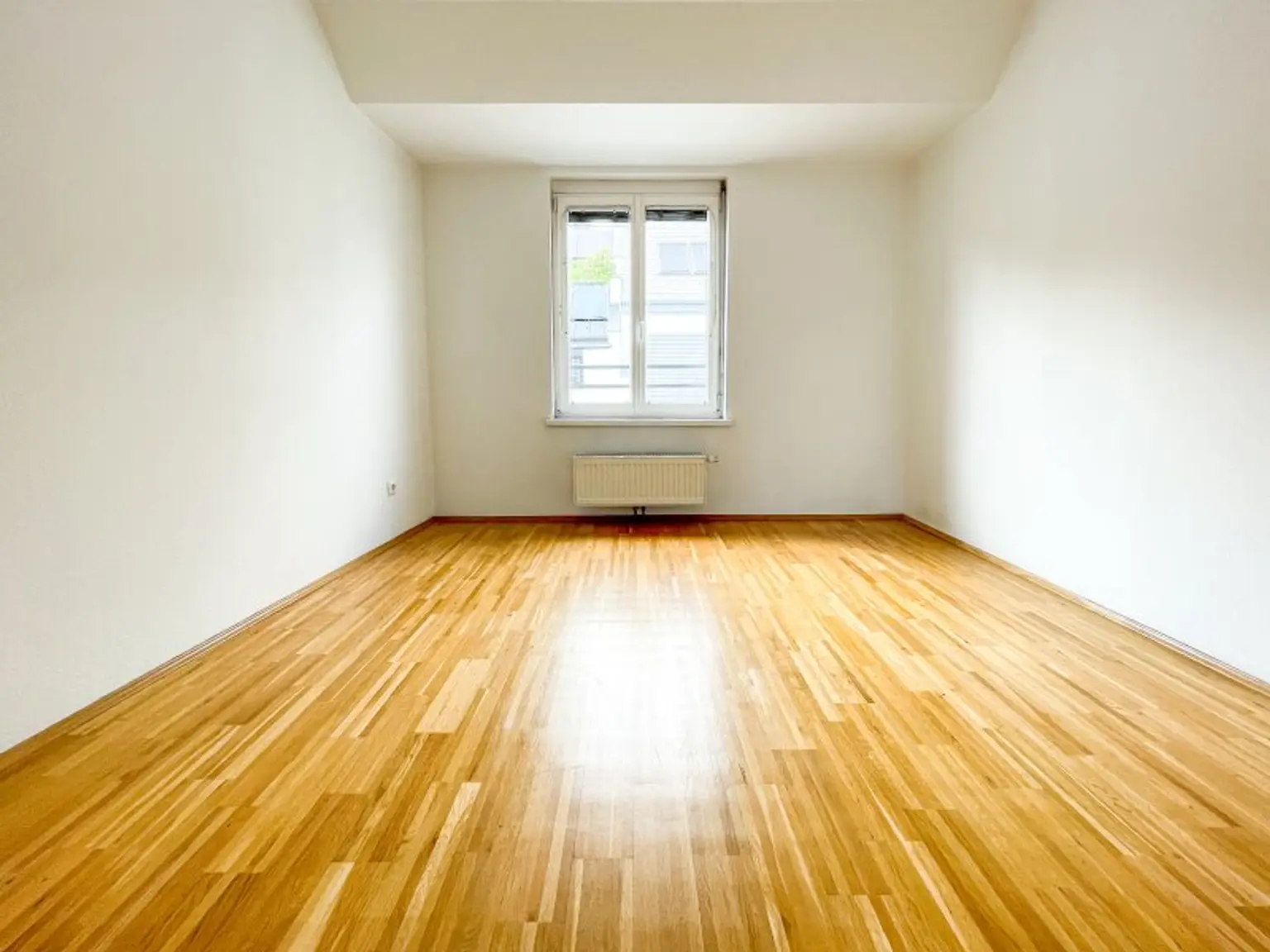 DG-Maisonette mit Terrasse – Wohnen auf zwei Ebenen in ruhiger Stadtlage mit Weitblick