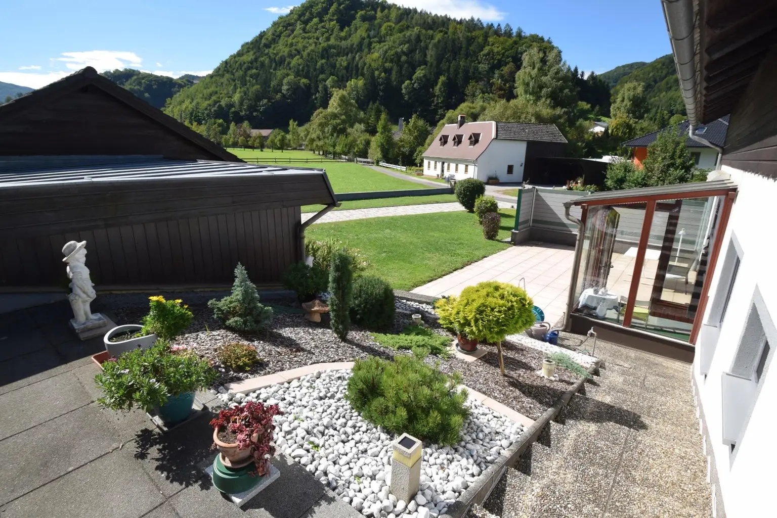 Haus mit großem Grundstück
