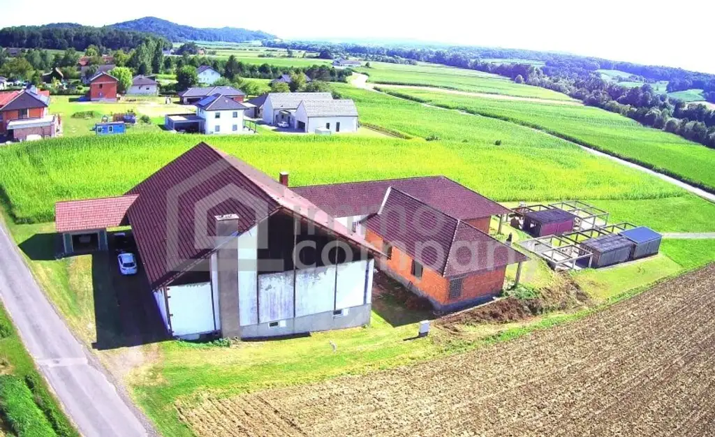 Platz zur Entfaltung! Ca. 818m² Anwesen mit Potential