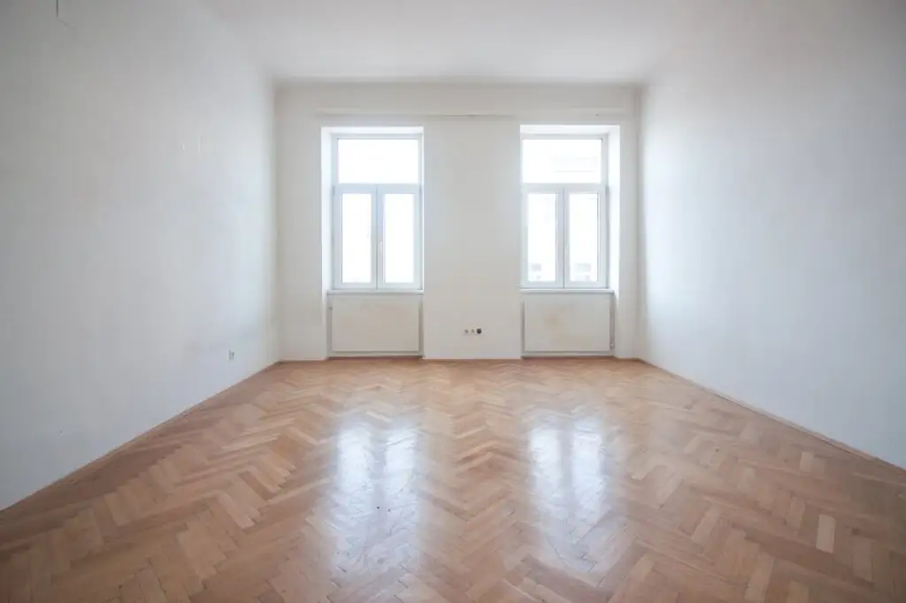 Sanierungsbedürftige Garconniere | ruhige Wohngegend  | 4. Stock mit Lift