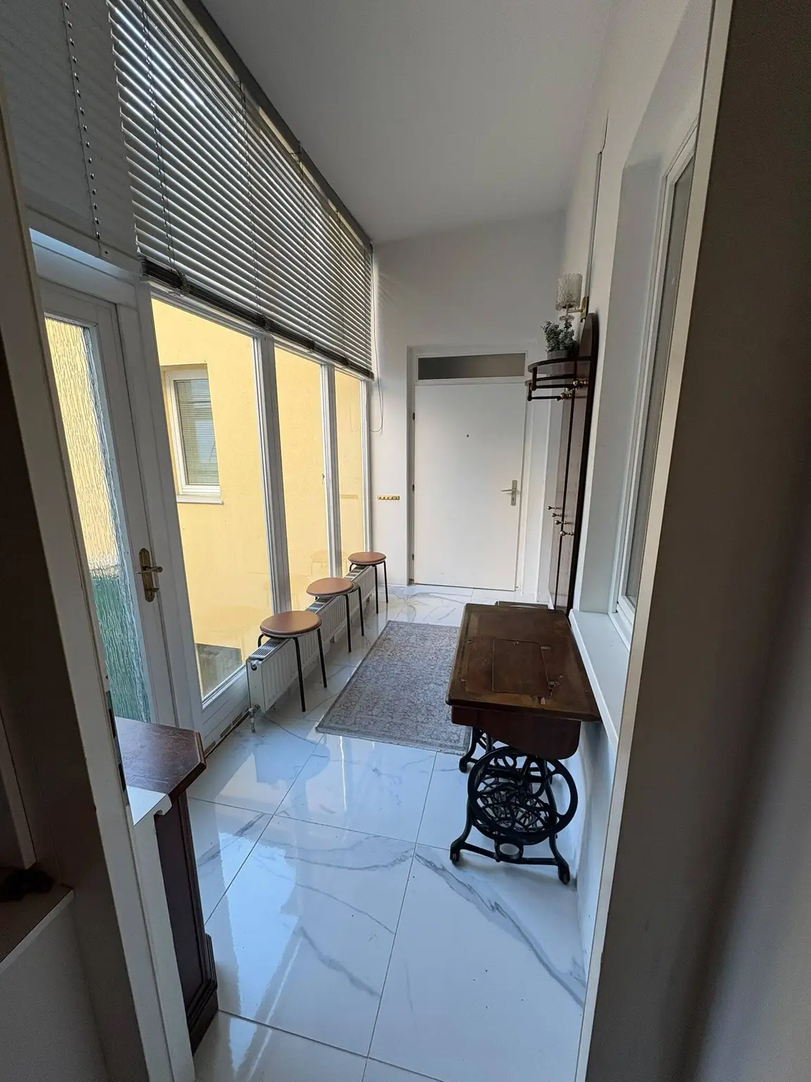 Schöne Wohnung mit 4 Zimmer + großer Terrasse!