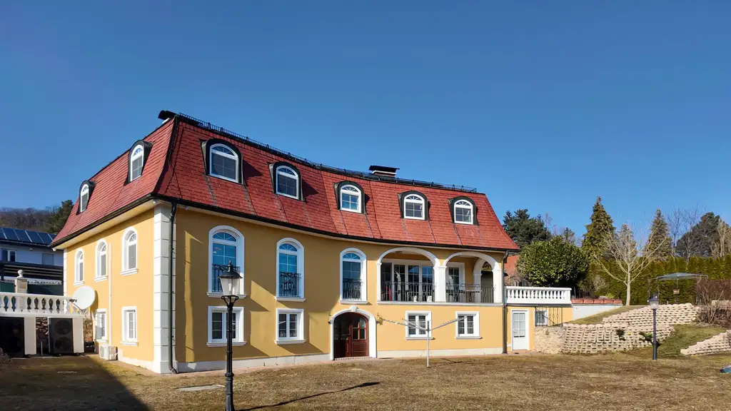 "Exklusiver Besitz mit unverbaubarer Aussicht!"