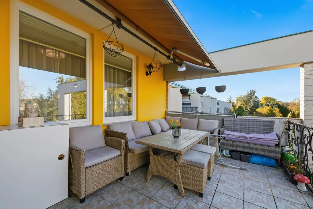 ZENTRUMSNAHE WOHNUNG MIT TERRASSE & BLICK INS GRÜNE - INKL. PKW-STELLPLATZ!