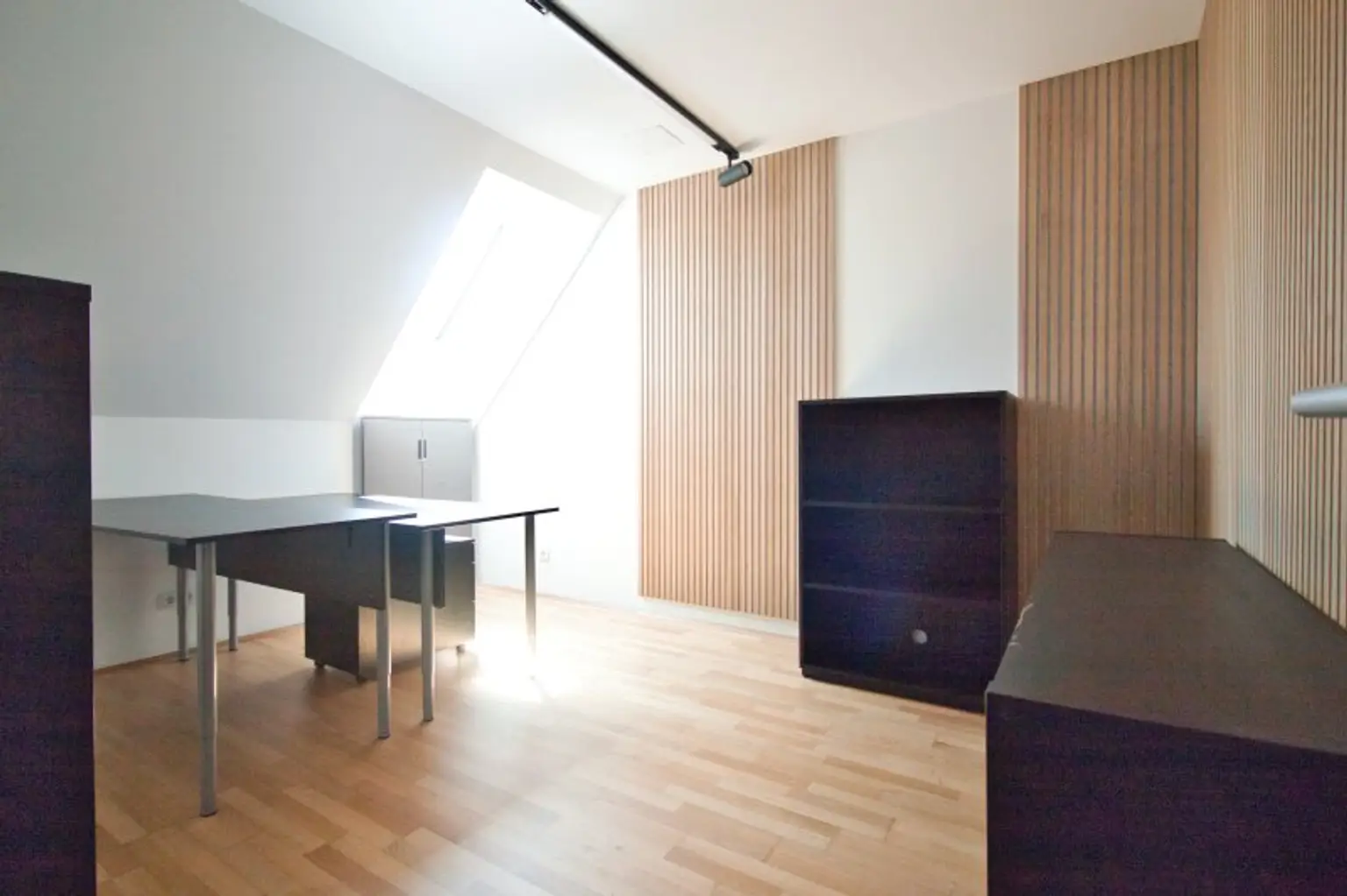 Wohlfühlwohnung mit 4 Zimmern | Terrasse mit Beschattung | Klima | zentral begehbar & ruhig gelegen