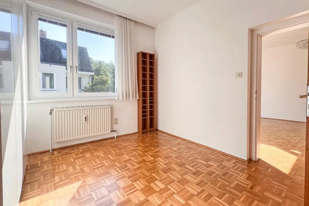 “Rare Parkside Living! Beside Vienna’s Romantic English Garden!“