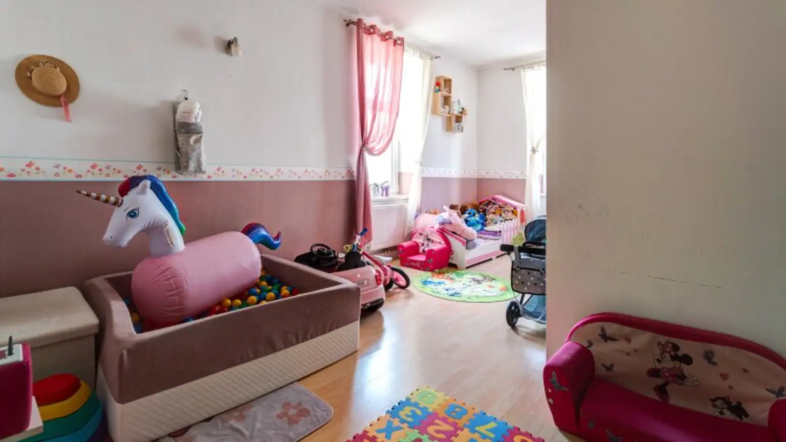 Zimmer, Durchgang zu den 3 Schlafzimmern