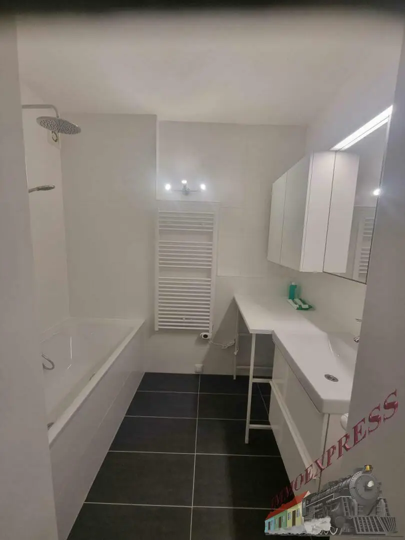 Neu sanierte Niedrigenergiewohnung mit Loggia nähe Traisenpark