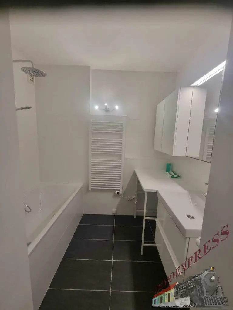Neu sanierte Niedrigenergiewohnung mit Loggia nähe Traisenpark
