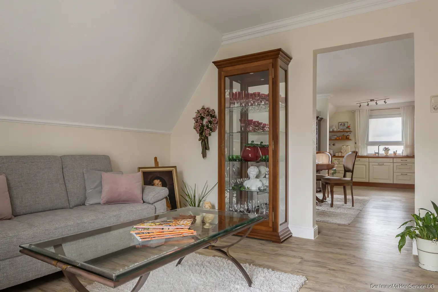 Wohnzimmer OG mit Blick ins Esszimmer