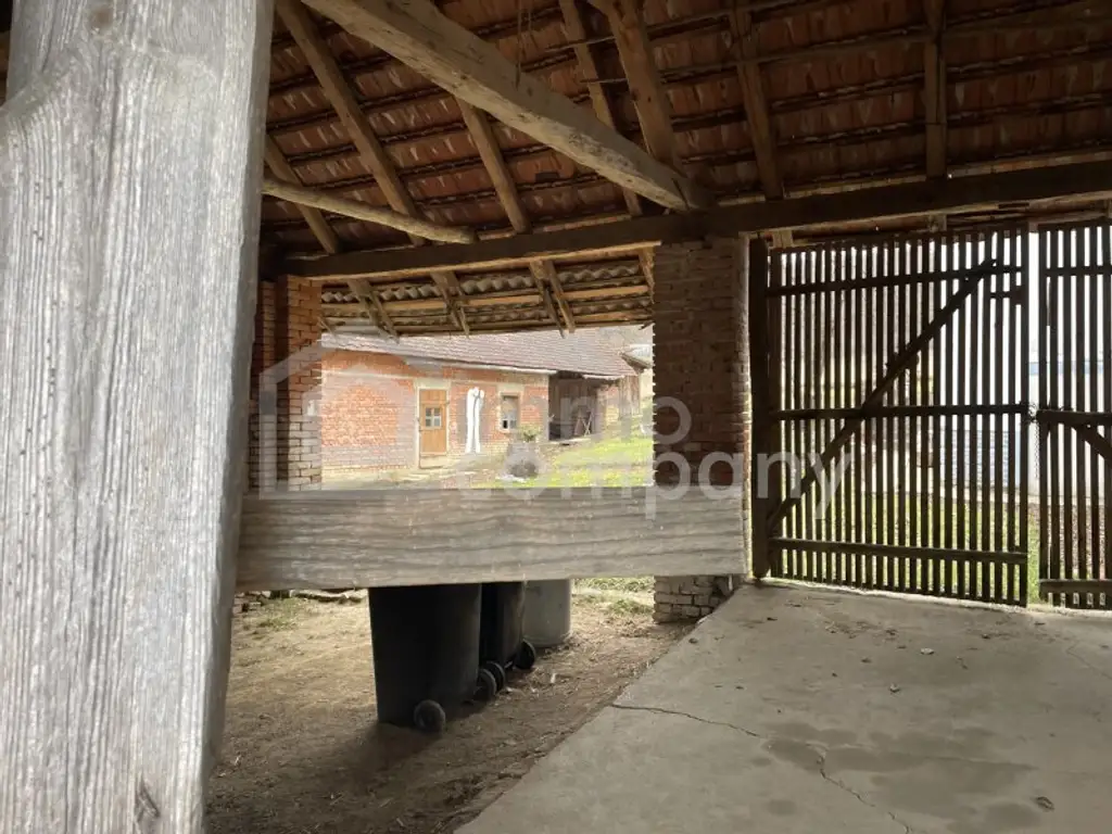 Schönes Bauernhaus mit Nebengebäuden für Selbstversorger