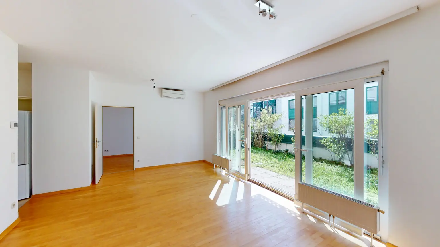 Döblinger Hauptstraße I Gartenwohnung mit Garage und Pool