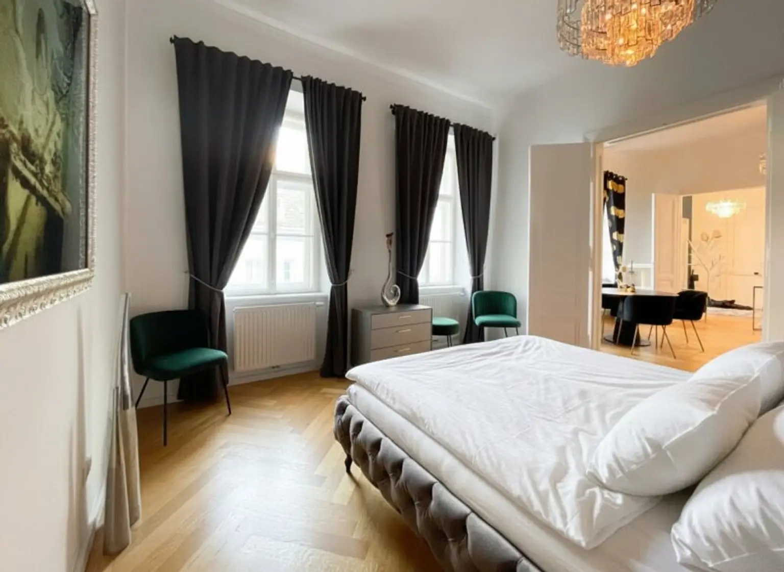 Exklusive Altbau-Residenz mit modernster Technik – hofseitige 2-Zimmerwohnung mit Balkon beim Naschmarkt