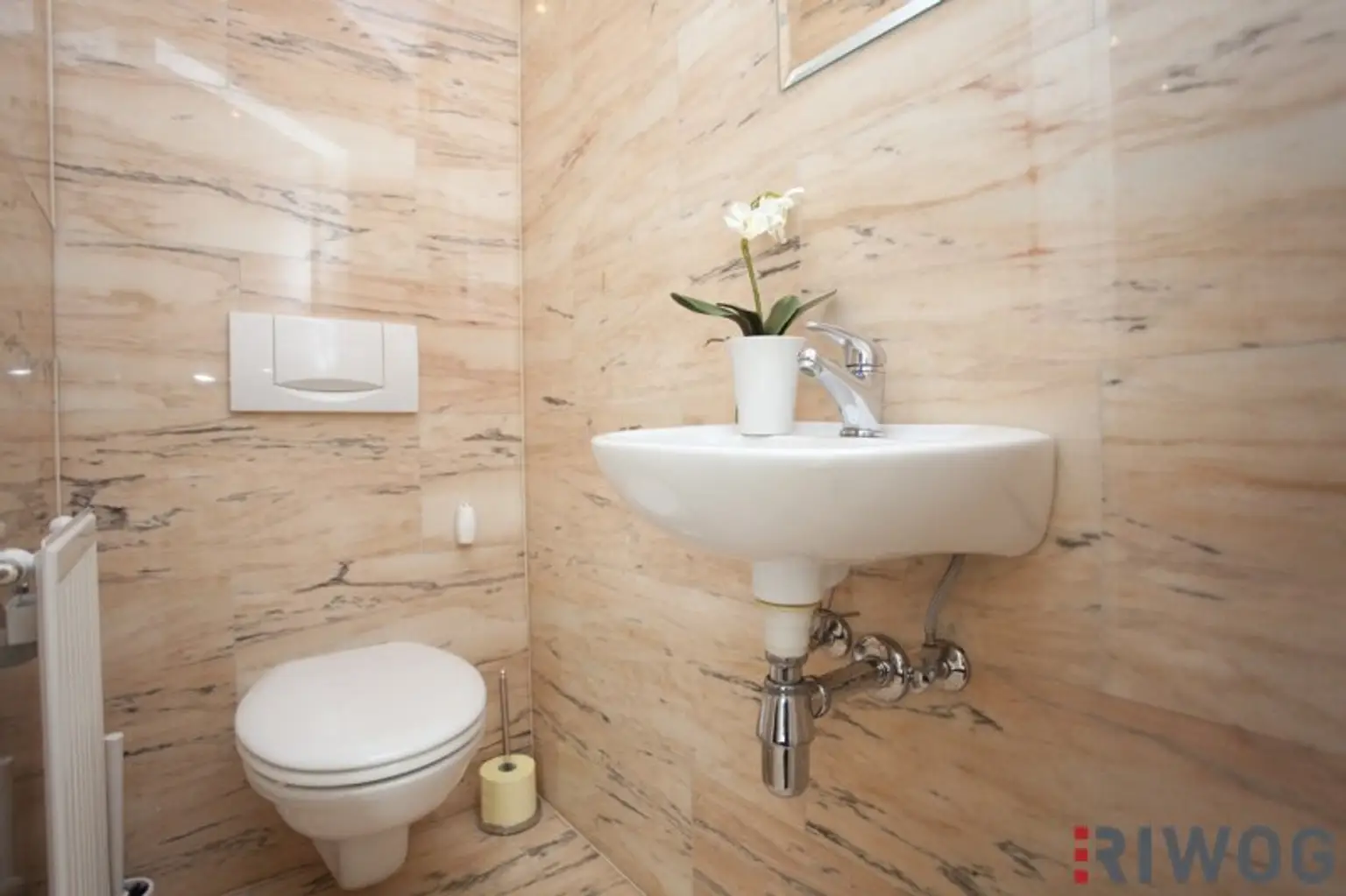 vollmöblierte Dachgeschosswohnung im Altbau *** 3 Gehminuten zum AKH Wien bzw zur Alser Straße