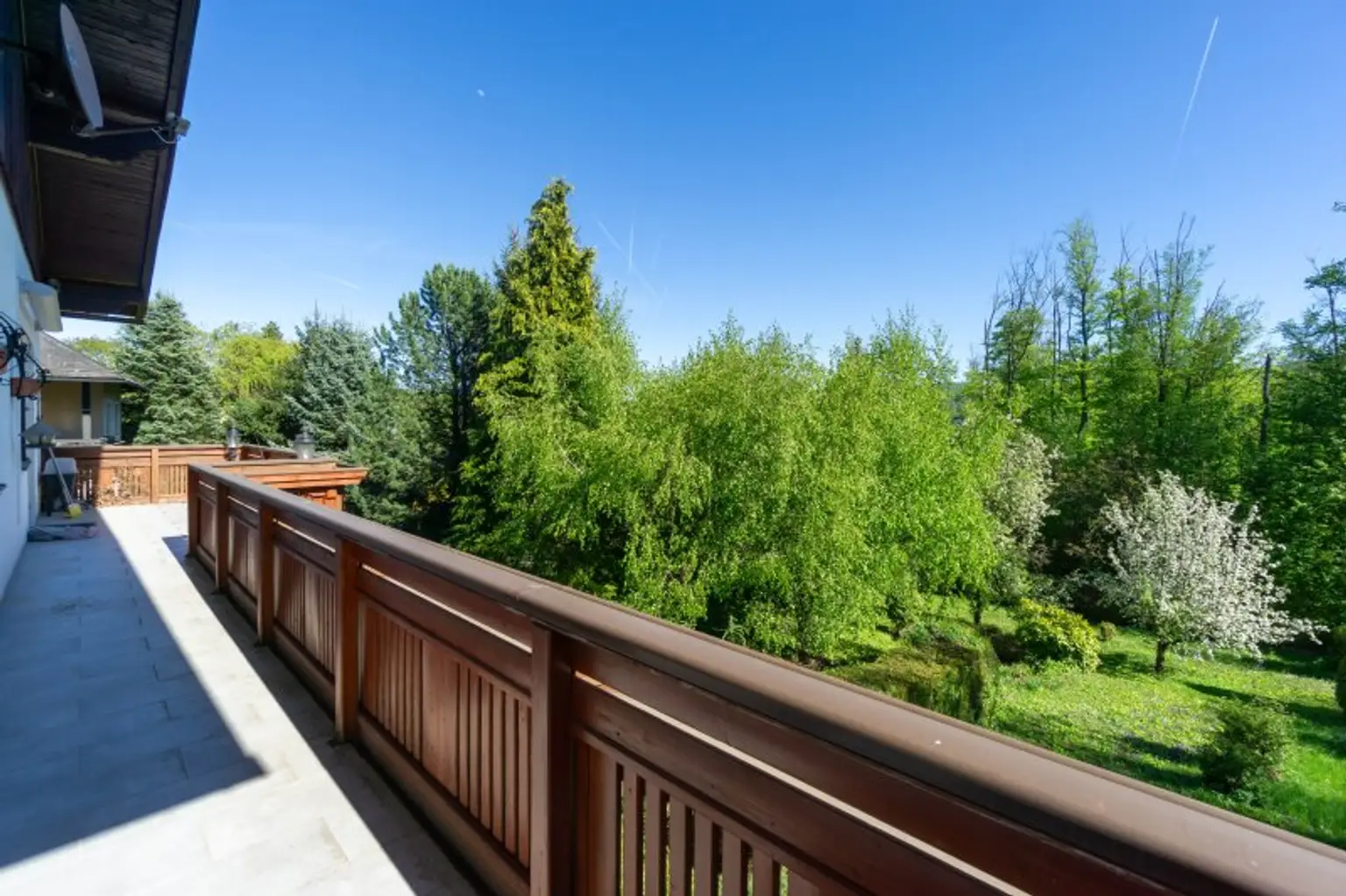 Balkon mit wunderschönem Grünblick