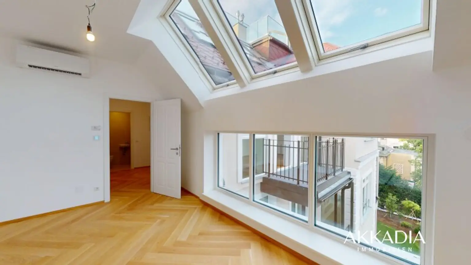 Balkonwohnung in herrschaftlicher Villa I Generalsaniert
