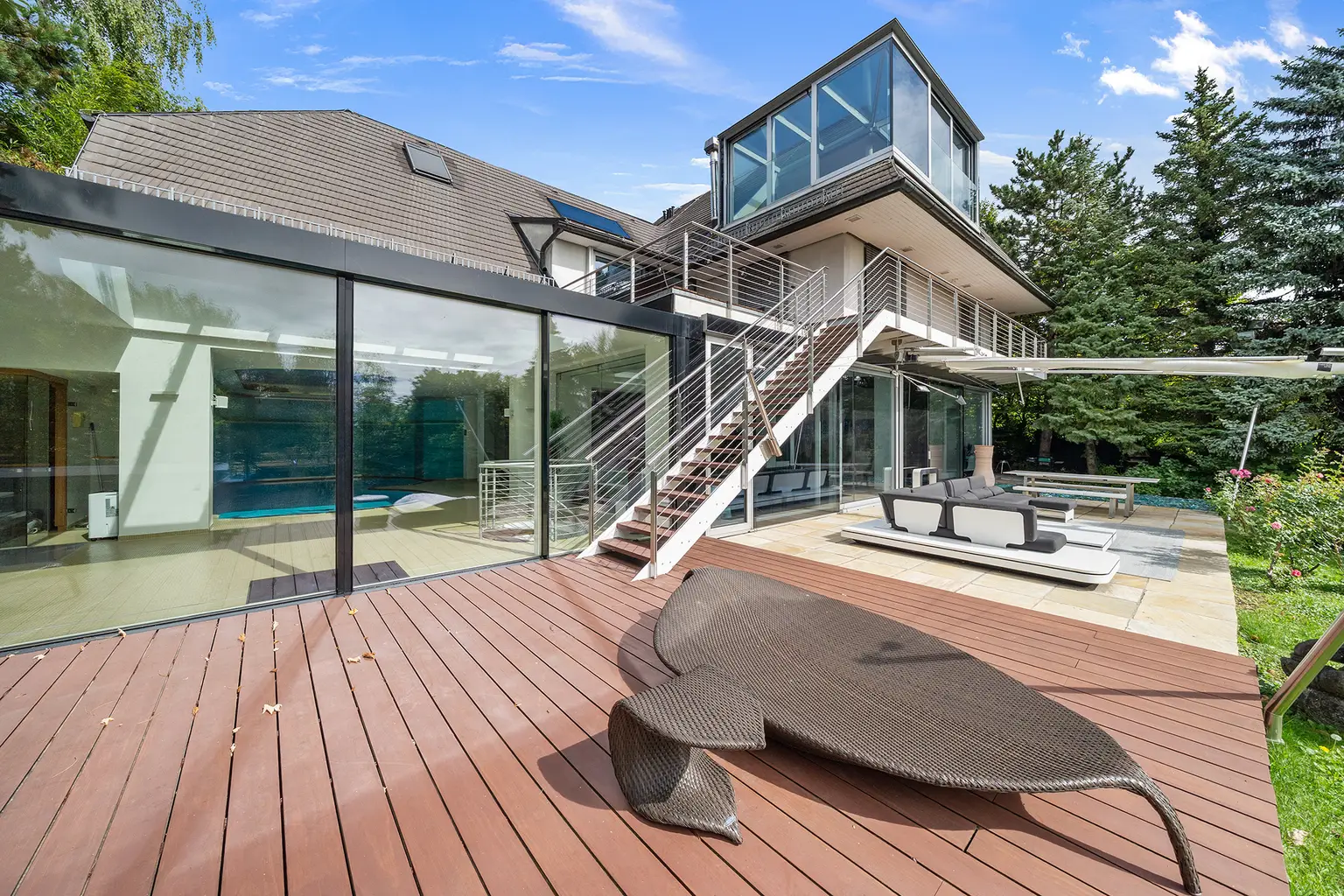 Außergewöhnlich futuristische Architektur mit "WOW"-Effekt und Indoor Pool in Liesing – The White Pearl