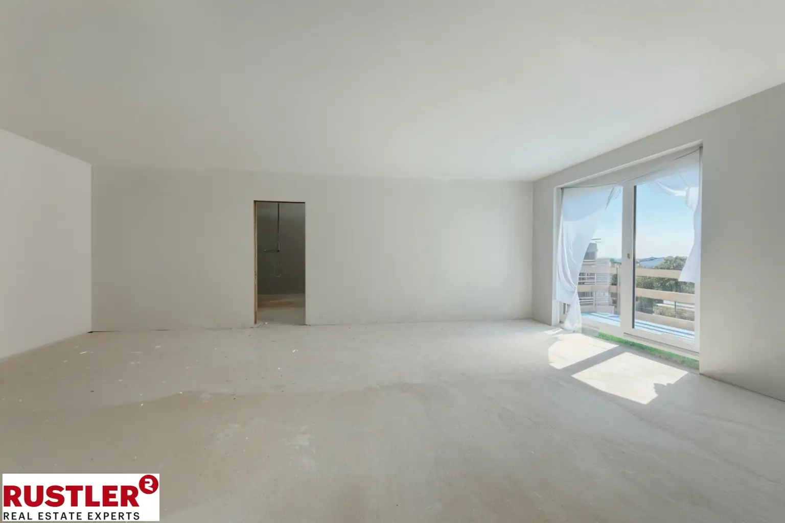 Pyramidenblick: familienfreundliche 4 Zimmerwohnung mit südseitigem Balkon