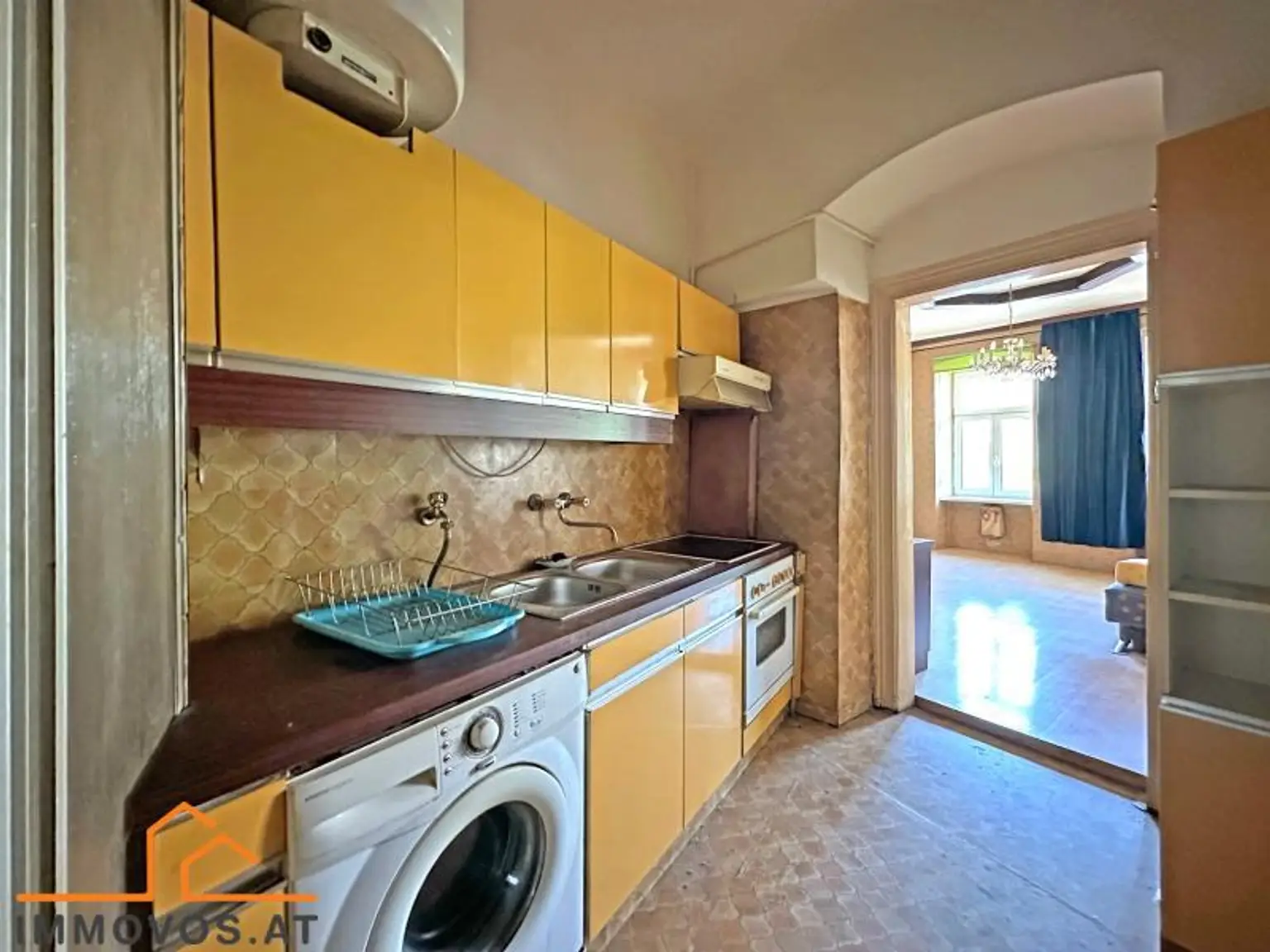 sanierungsbedürftige WOHNUNG - ALTBAU - schönes HAUS