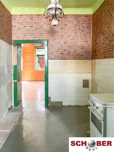 Sanierungsbedürftige Altbauwohnung