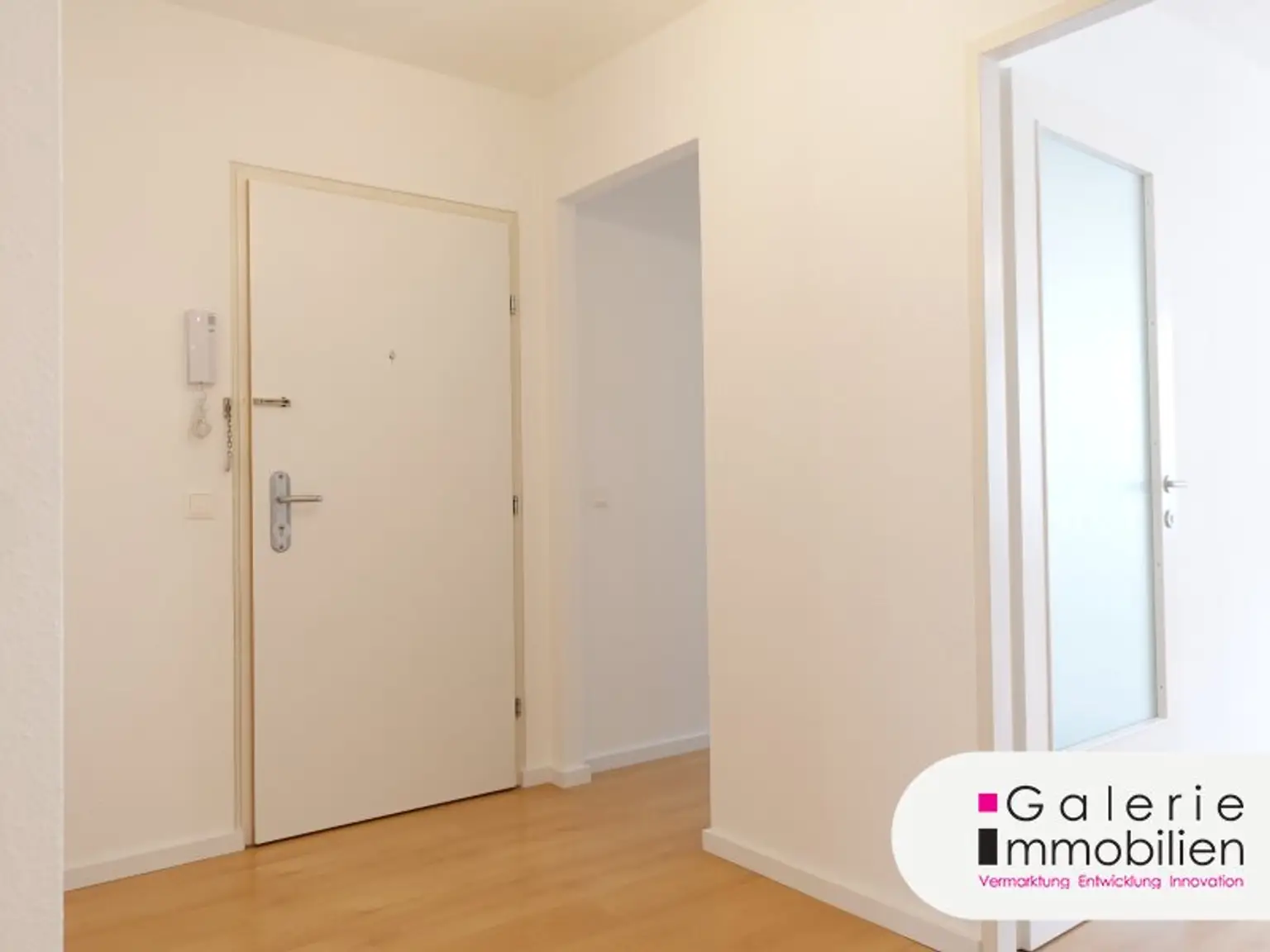 VIDEO: Schöne, helle 3-Zimmer-Loggiawohnung mit Klima, Grünblick, separater Küche, zentral begehbar!