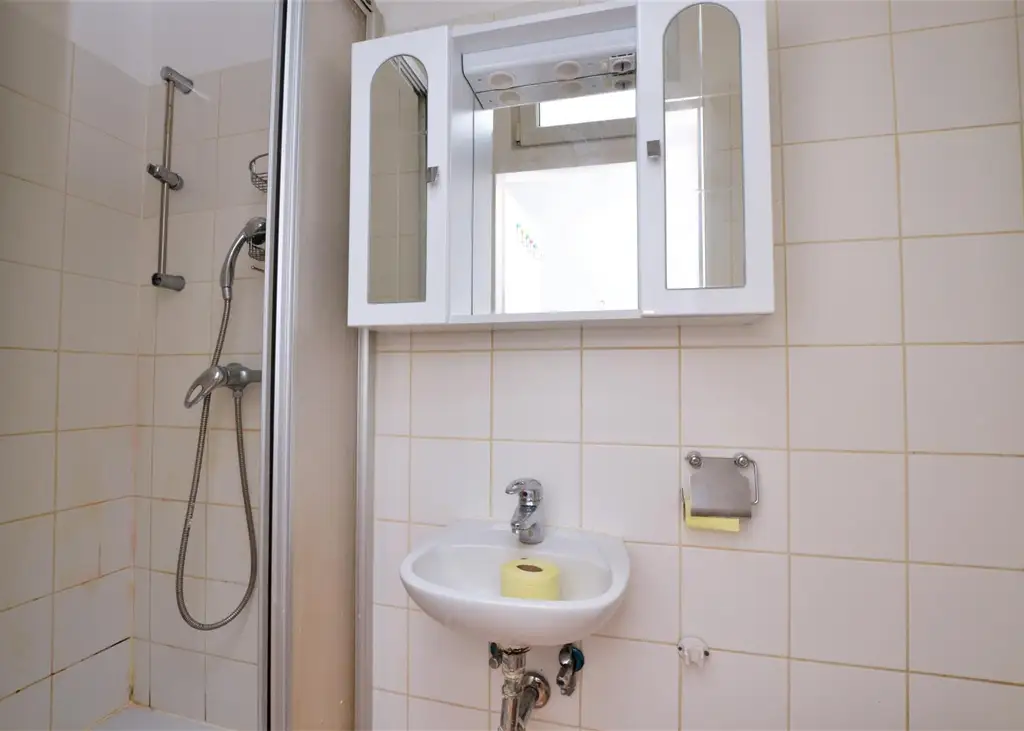 Seltene Gelegenheit - charmanter Altbau: Zwei Wohneinheiten im Herzen von Penzing