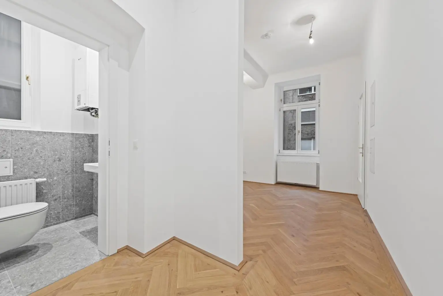 Zimmer und angrenzend das Bad