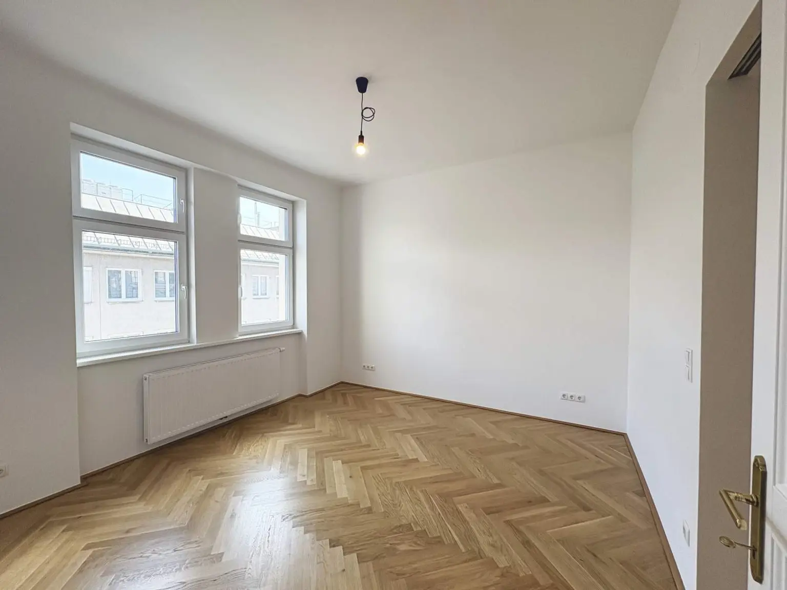 Erstbezug nach Sanierung -
Moderne 2 Zimmer Wohnung im Altbau