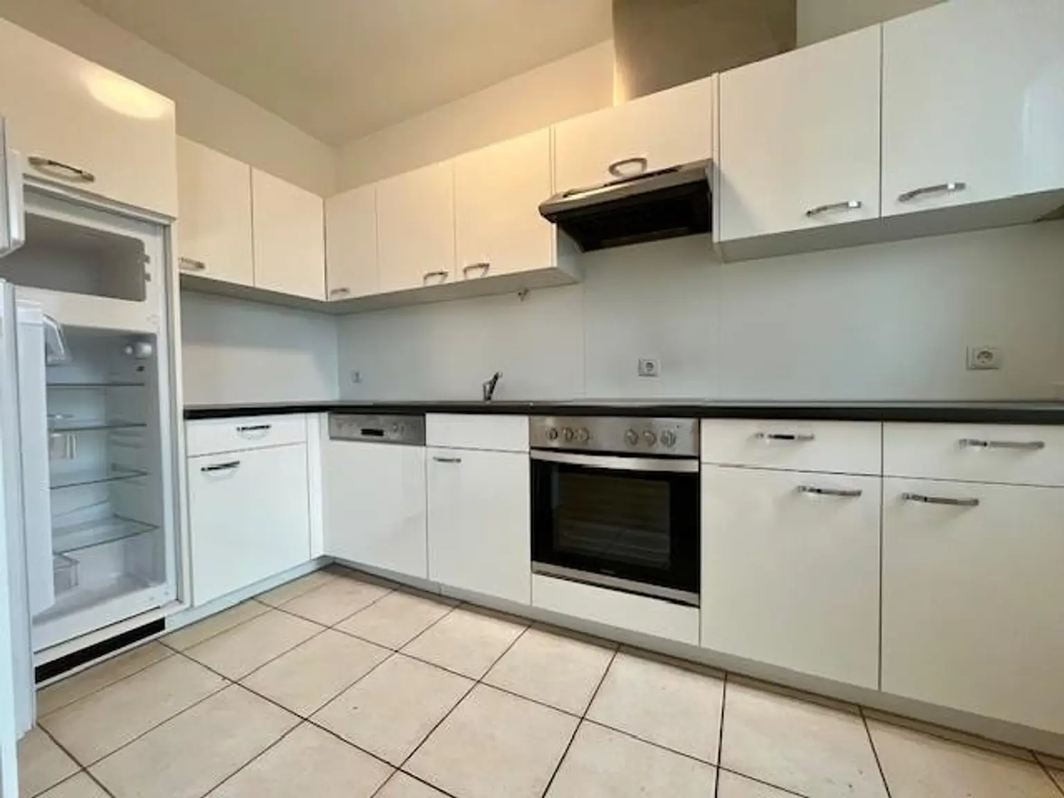 Schöne 2-Zimmer-Dachgeschoss-Wohnung mit Balkon und Parkplatz