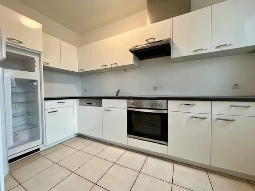 Schöne 2-Zimmer-Dachgeschoss-Wohnung mit Balkon und Parkplatz