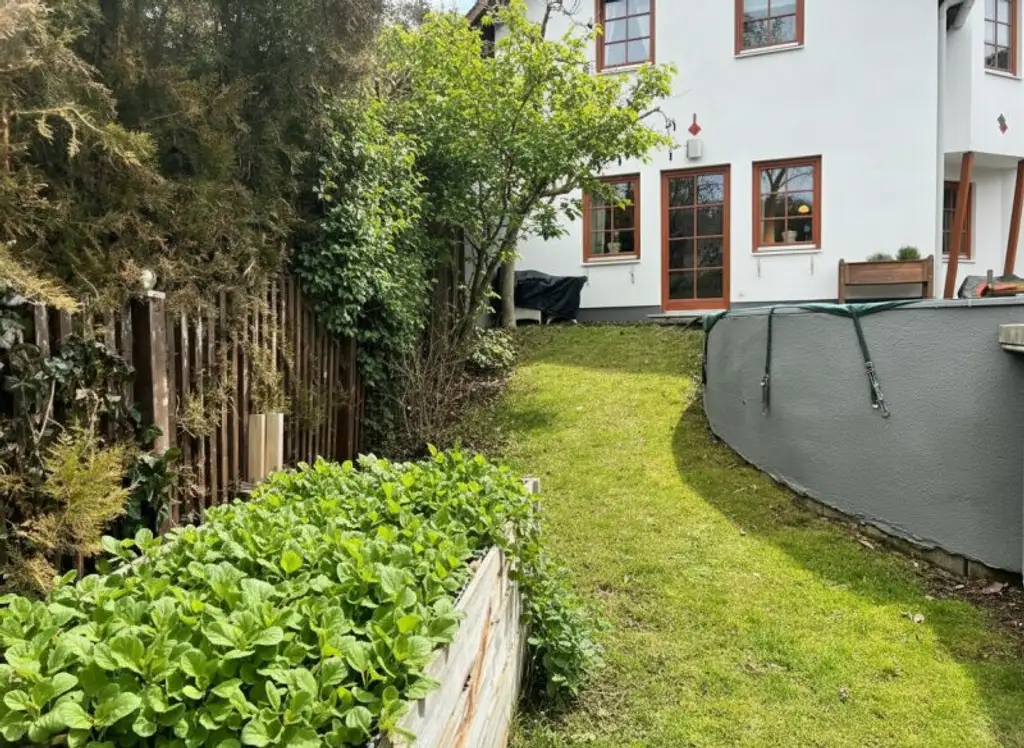 Familienhit mit Charme zum Toppreis (!) - gut geschnittene Doppelhaushälfte mit Garten & Pool in Gaaden